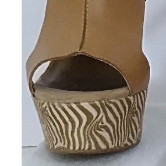 Comfortable Leather Platform Wedge Sandals From Carlos by Carlos Santana - Picture 9 of 16